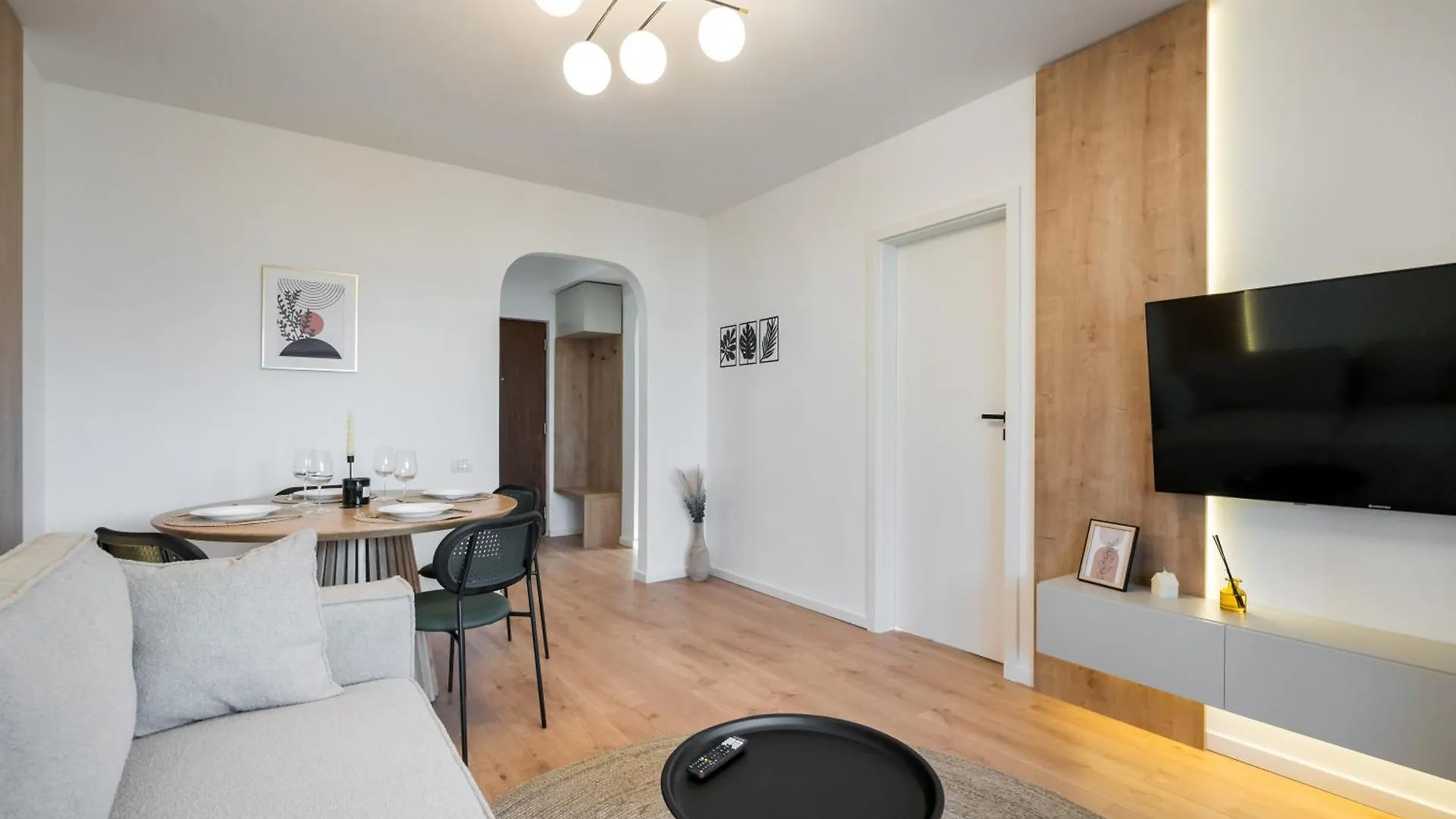 Sunset 2Bdr Apartment 부쿠레슈티