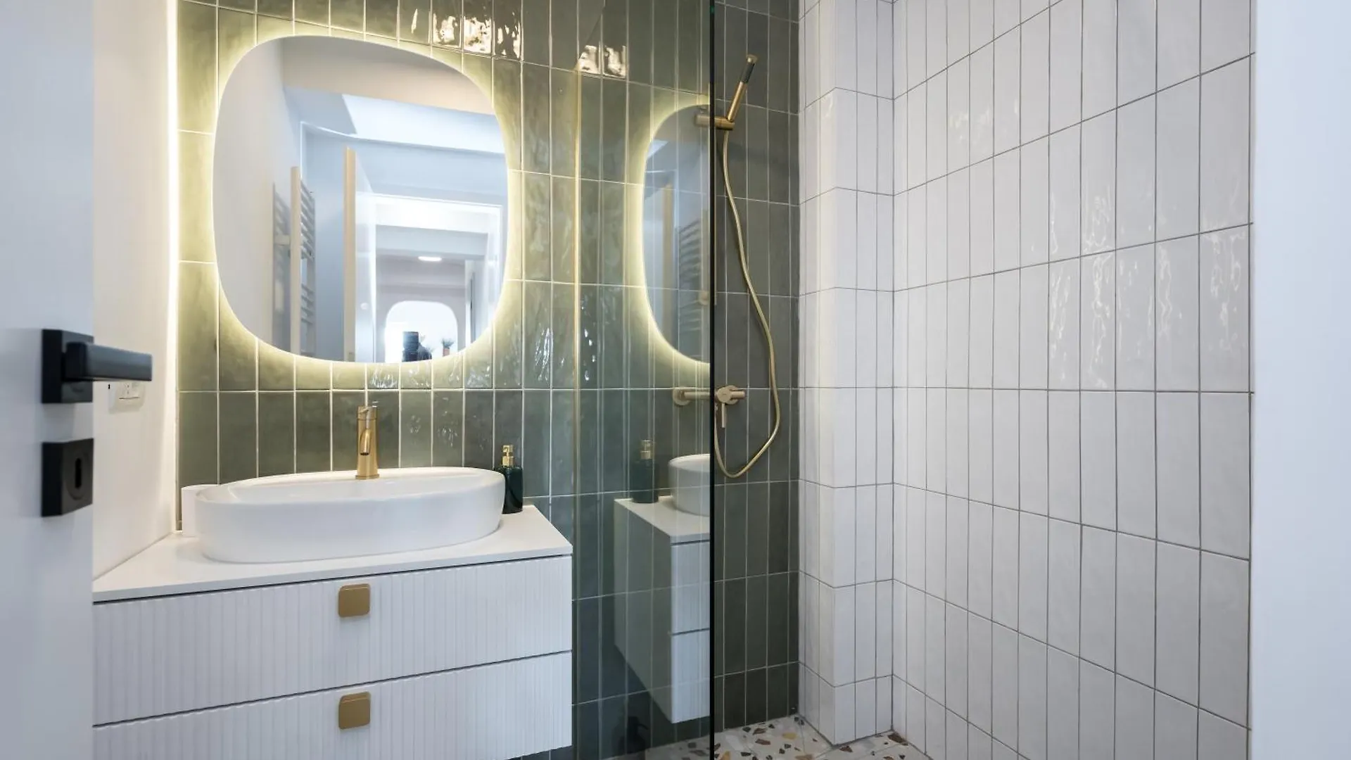 Sunset 2Bdr Apartment 부쿠레슈티