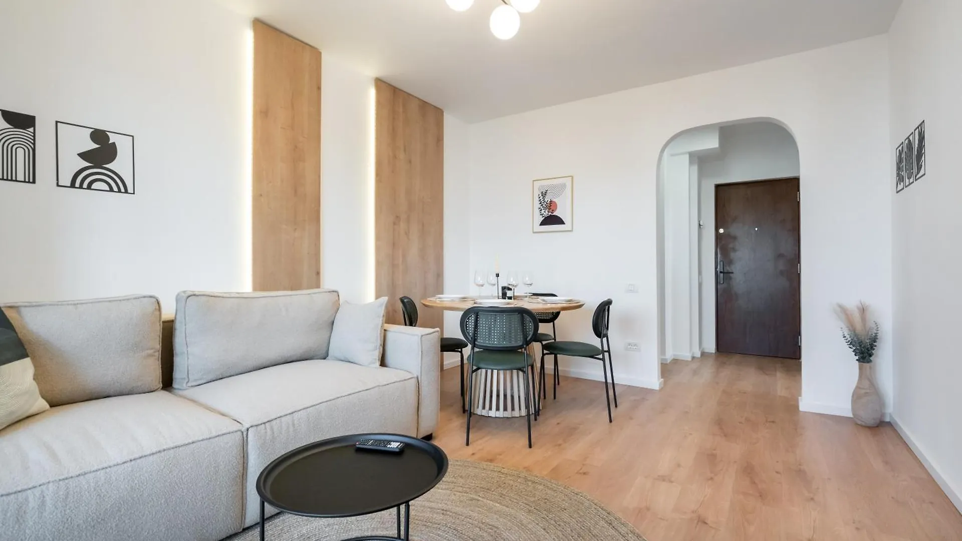 Sunset 2Bdr Apartment 부쿠레슈티